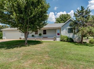 713 Tracy Ln, Mount Vernon, MO 65712