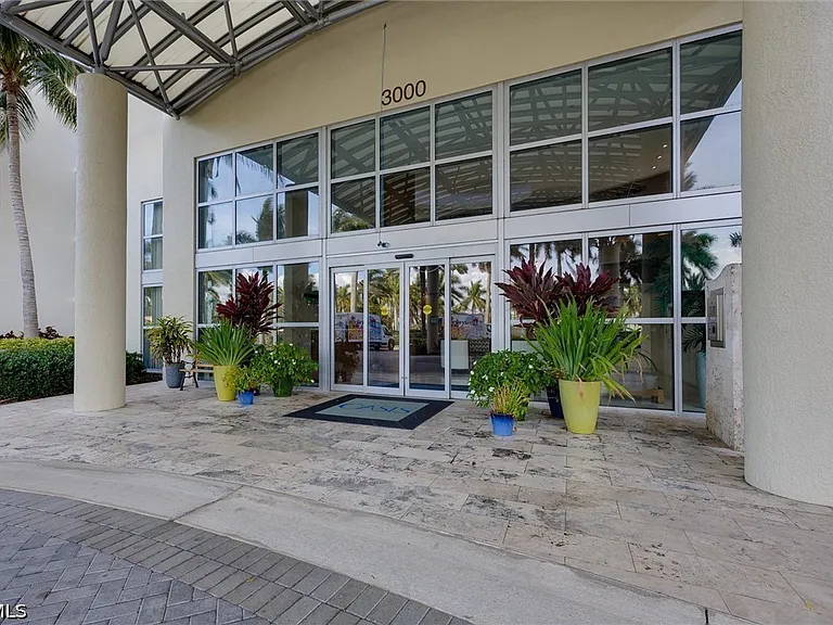 3000 Oasis Grand Blvd #LPH1 — Photo 5