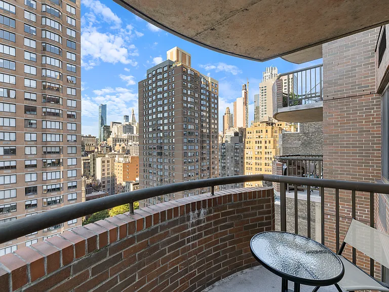 157 E 32nd St #18B — Photo 3