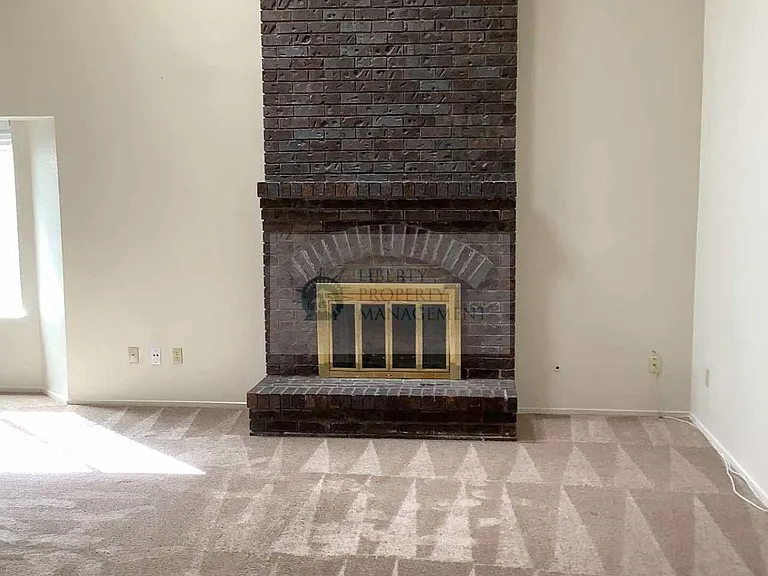 4420 E Orangeburg Ave — Photo 3