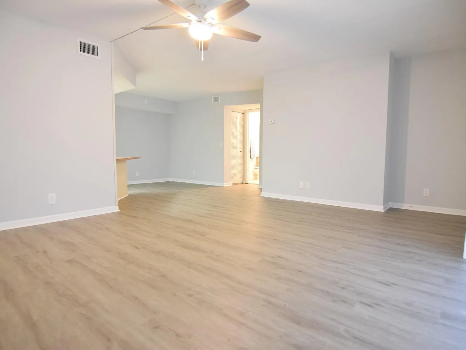 2 bed, 1025 sqft, $2,200 — Photo 4