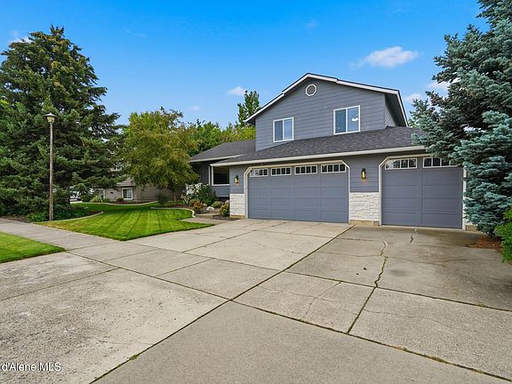 2nd image of 1702 N Autumn Crest Ct