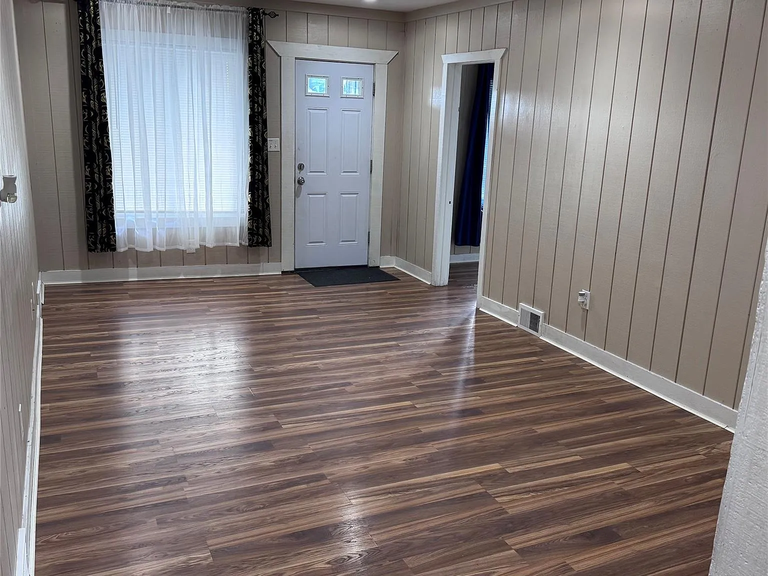 3 bed, 1.0 bath, 1000 sqft, $1,350 — Photo 3