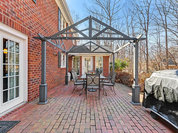 5th image of 429 Dogwood Ln