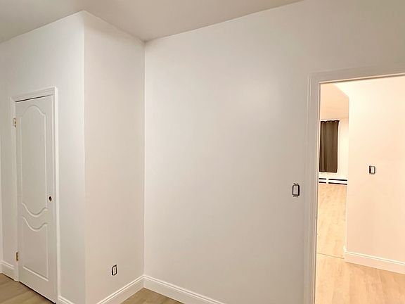 5th image of 149 S 11th Ave Room 1