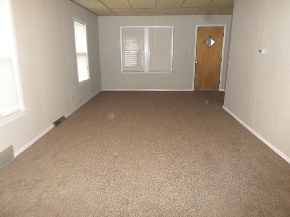 4th image of 603 Greenbay Ave #1