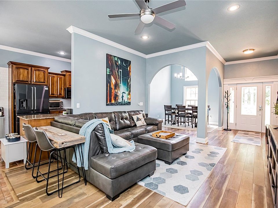 1st image of 2 Snyder Ln