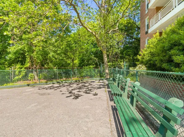 66-10 Thornton Place image 22 of 23