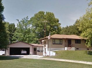 335 S Tower Rd, Dawson, IL 62520