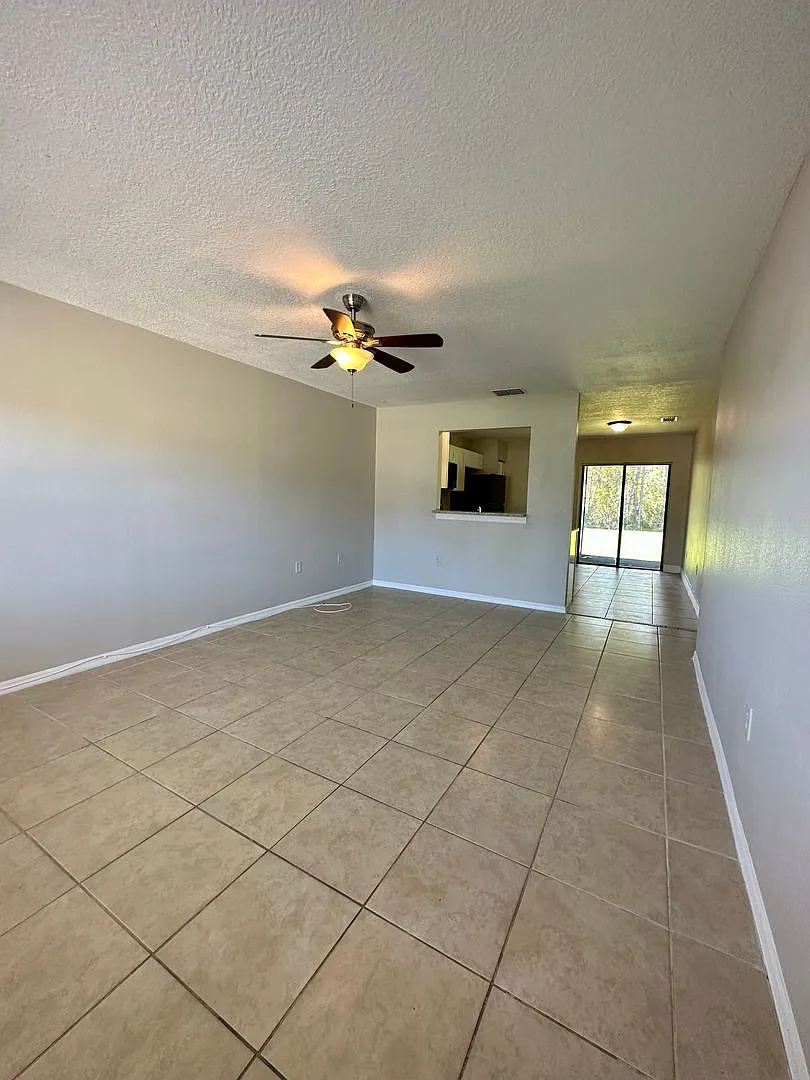 Charming 2-Bed, 2-Bath Home with Screened Lanai in Kissimmee! — Photo 4