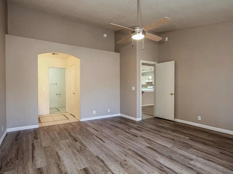 8720 W Tuckey Ln — Photo 9