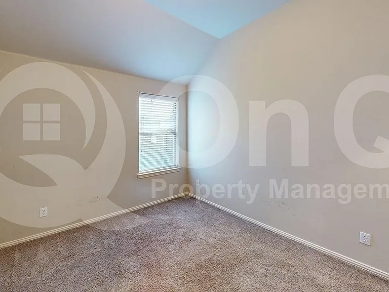 413 Driftwood Ct — Photo 13