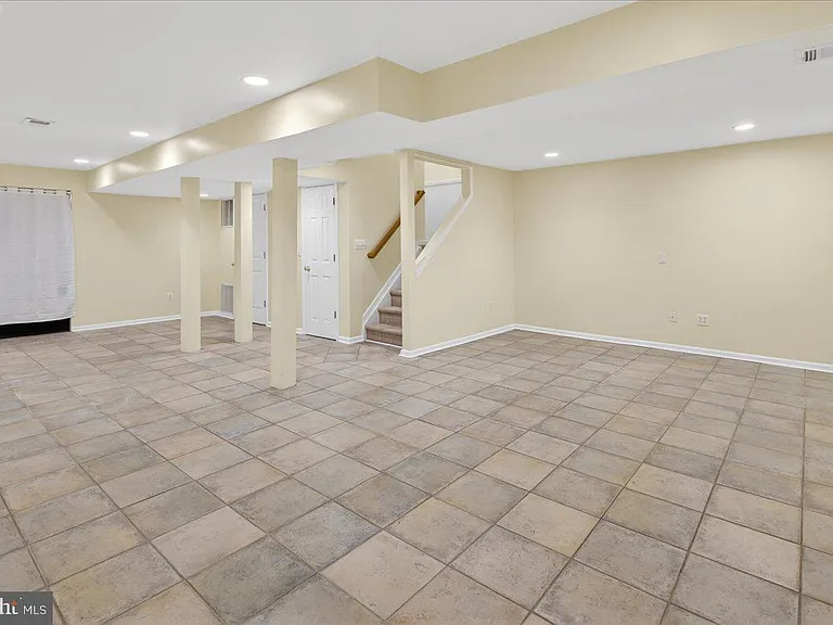 313 Fountayne Ln — Photo 34