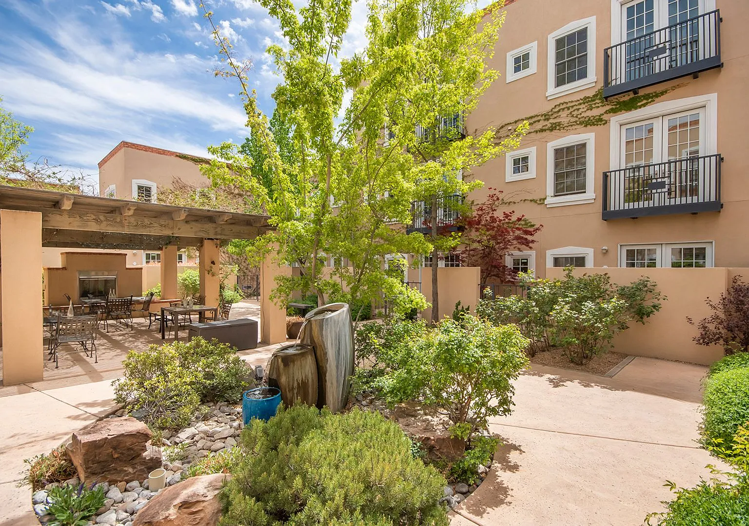 Luxury Townhome with Flexible 2-3 Bedroom Layout | Gated Community | Refrigerated Air | Mountain ... — Photo 1