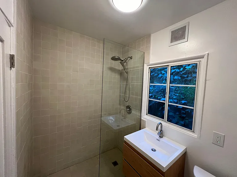 1134 N Coronado St #1/2 — Photo 21
