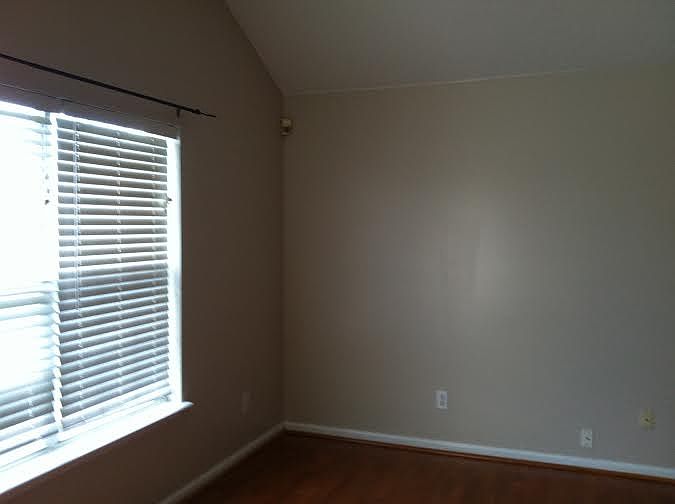 2nd image of 203 Summerfield Cir