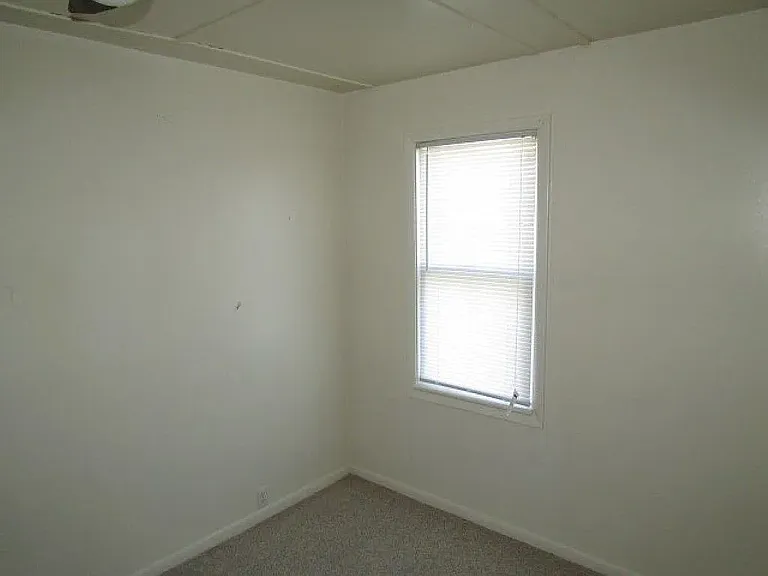 3336 N Sterling Ave — Photo 4