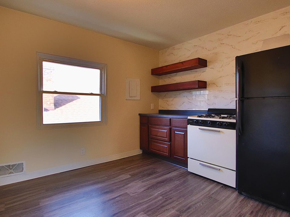 1st image of 81 Geranium Ave W #1