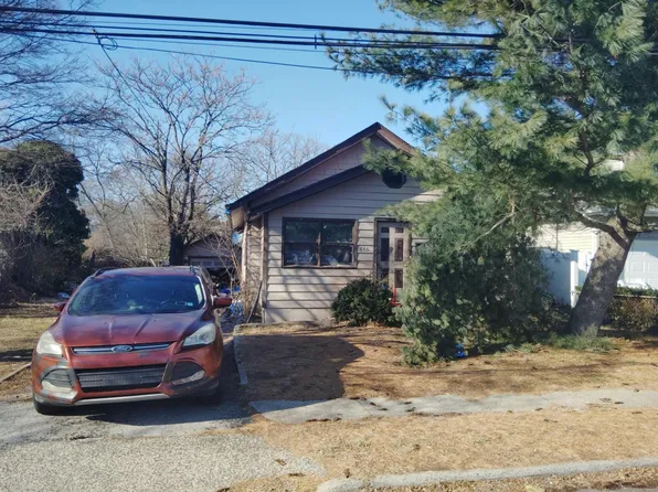 846 Bradley St, West Hempstead, NY 11552