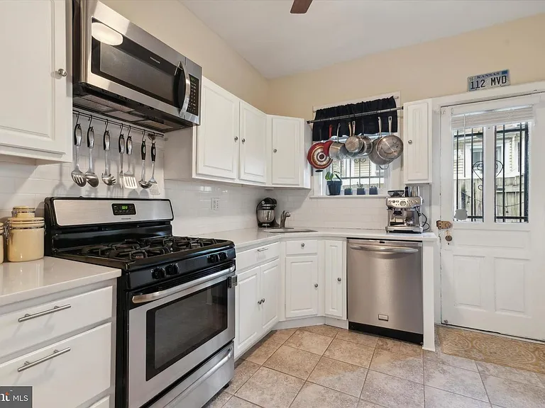 889 N Bucknell St — Photo 11