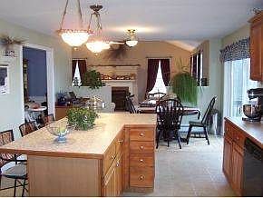 Spacious entertaining kitchen