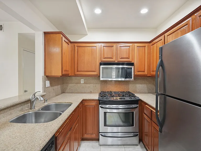 23609 Del Monte Dr #299 — Photo 9