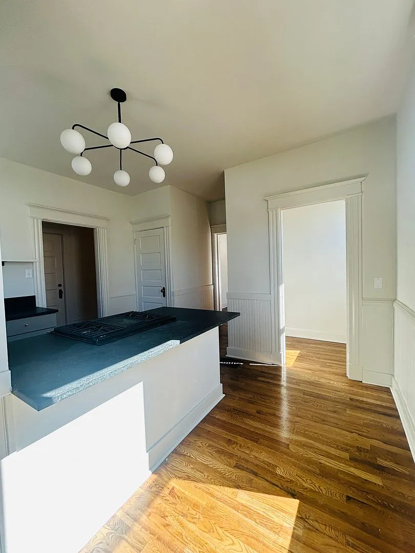 Newly Remodeled 1 Bedroom — Photo 4