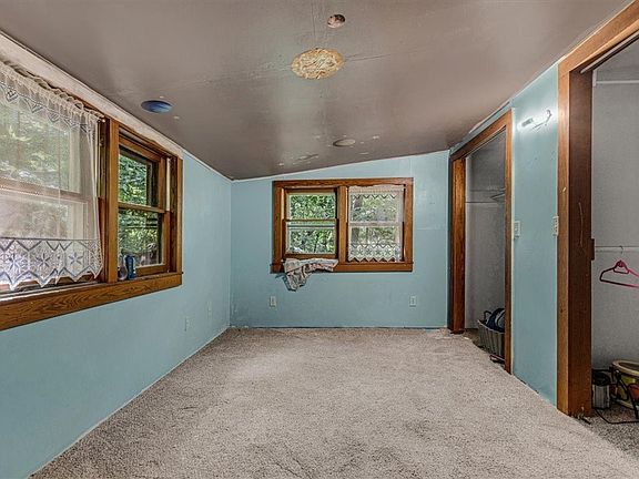 5th image of 866 & 872 Butterfield Ave