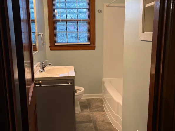 1003 W Ash St, La Follette, TN 37766