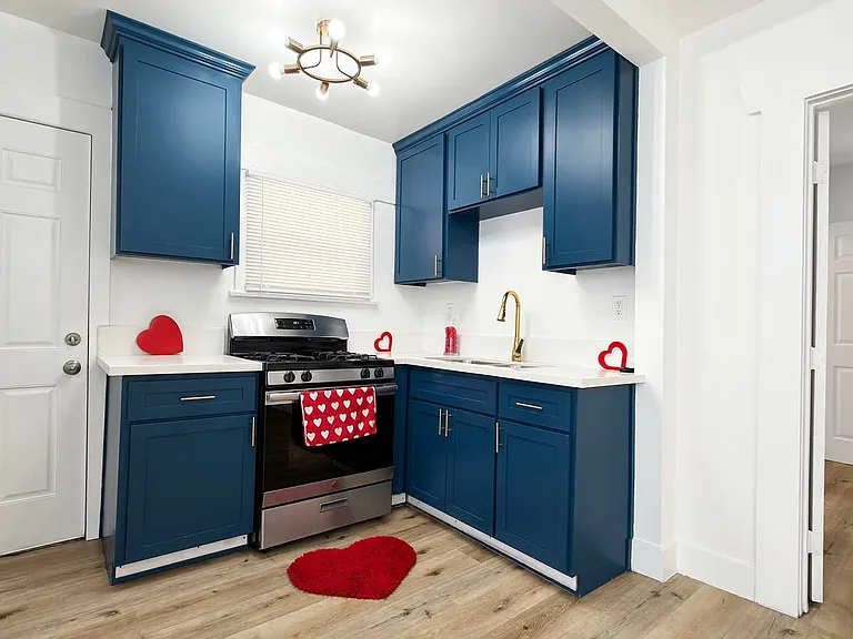 1706 Sherman Pl — Photo 3