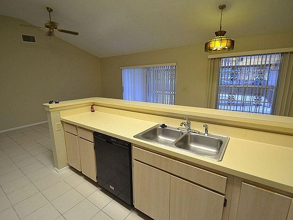 3rd image of 1130 Tuxford Dr #11