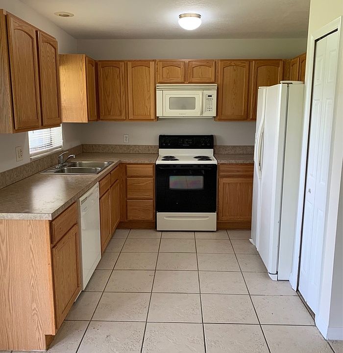 1st image of 136 SE Selva Ct
