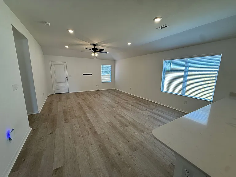1008 Raven Walk Dr — Photo 2