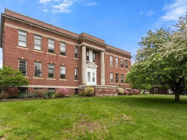 280 Village St APT D2, Medway, MA 02053
