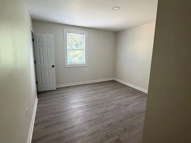 734 Spring St — Photo 3