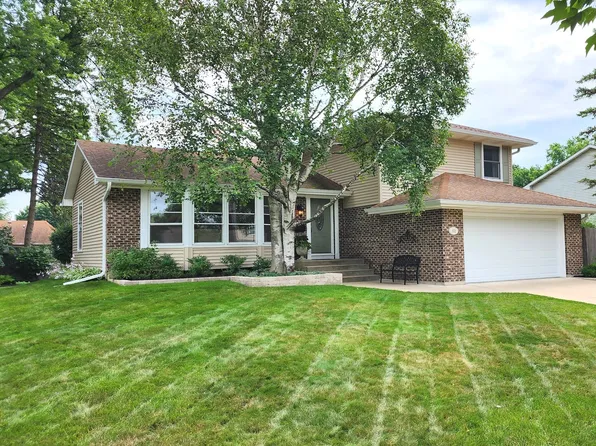 606 Dawes St, Libertyville, IL 60048