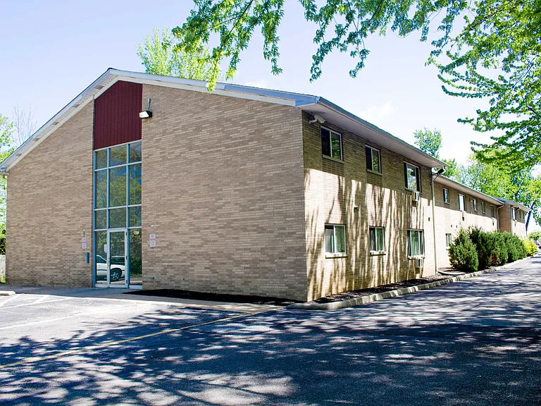 Maple Eastlake Apartments - Maple Park