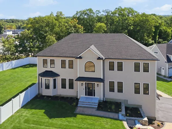 2 Berthold St, Saugus, MA 01906