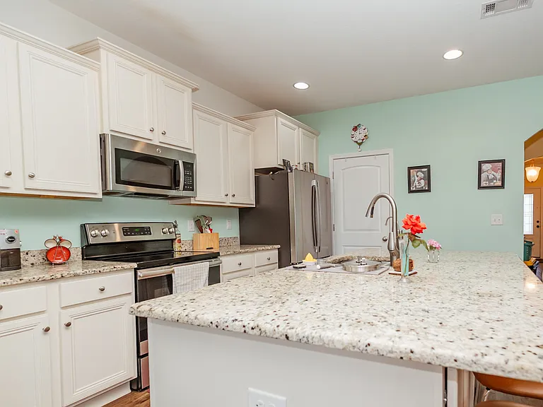 668 Teal St — Photo 4