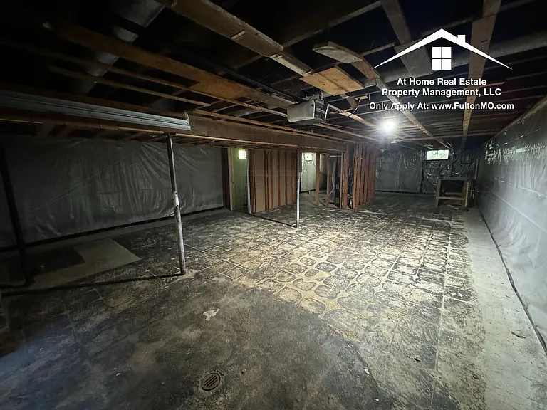 1304 Bradley Ln — Photo 24