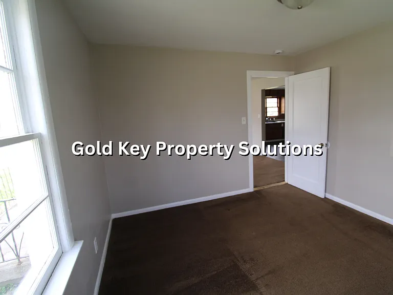 505 W 21st St — Photo 15