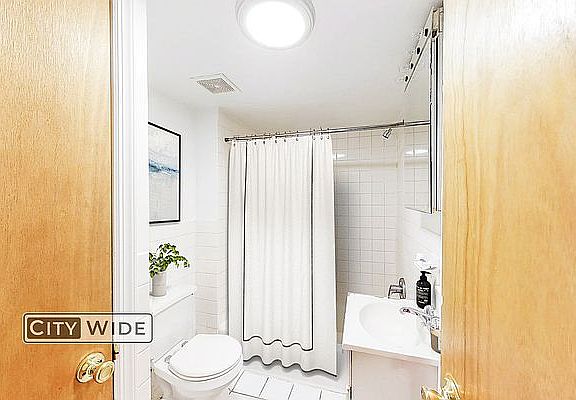 3rd image of 335 E 92nd St APT 2D