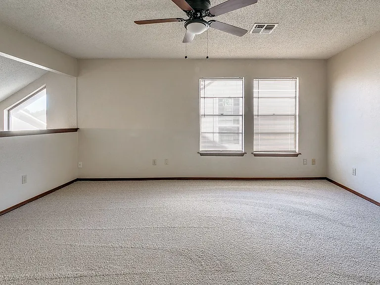 9006 N Rockwell Dr — Photo 28