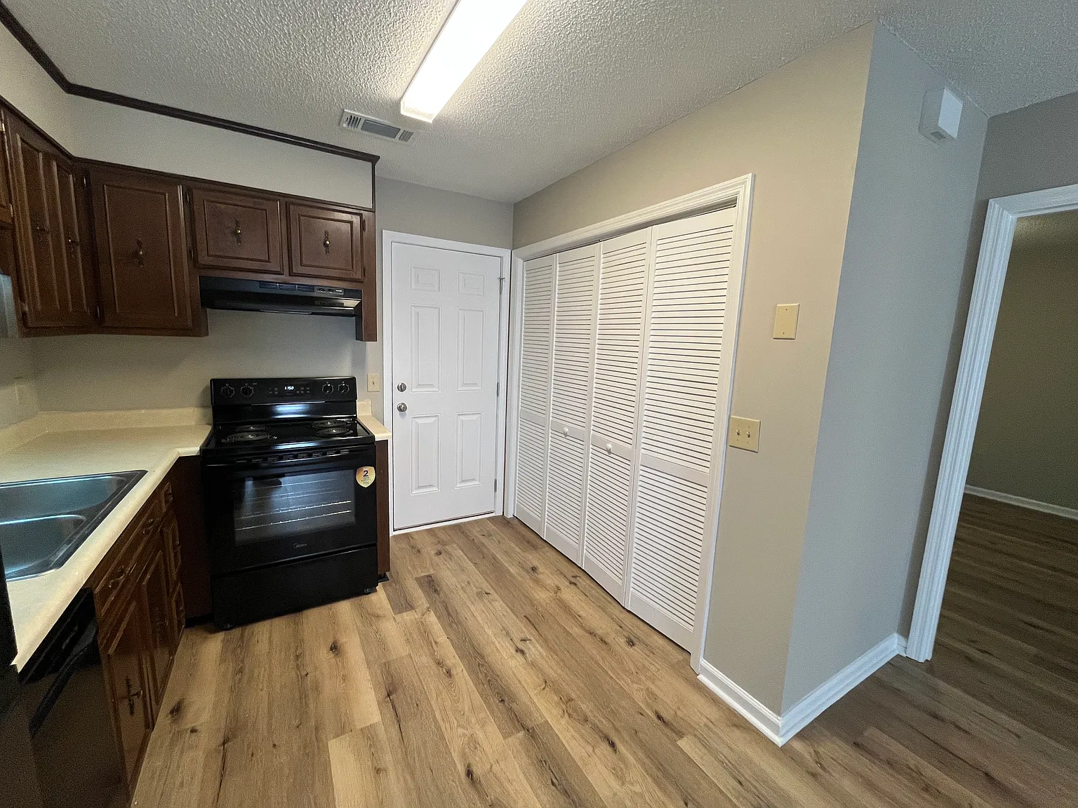 2 bed, 725 sqft, $1,100 — Photo 4