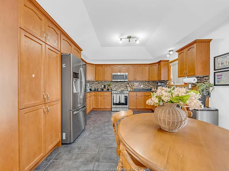 3040 Troup Cres — Photo 15