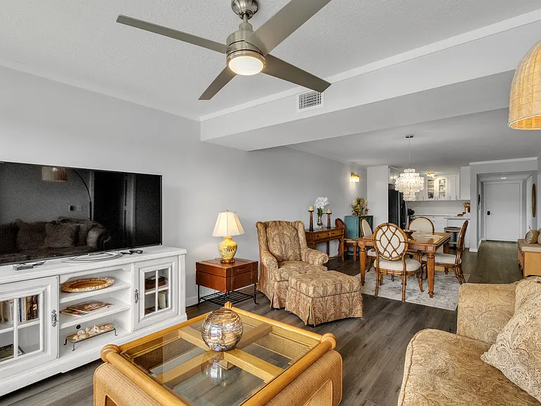 36 Plantation Dr #202 — Photo 4
