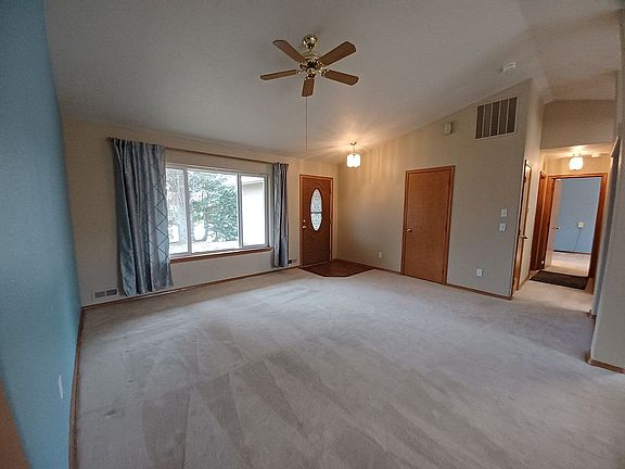 Living, Fan, Vaulted Ceiling