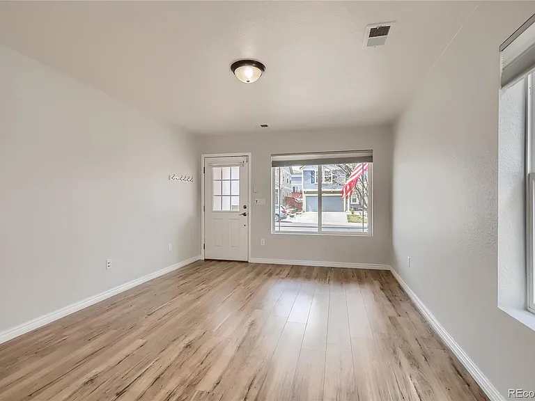 2402 S Quartz St — Photo 3