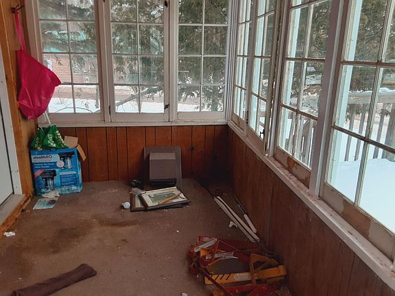 4th image of 204 W Larch St