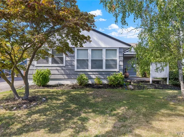 15 Cleveland Pl, Lockport, NY 14094